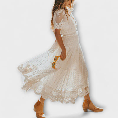 Lacey Midikleid mit V-Ausschnitt und kurzen Ärmeln