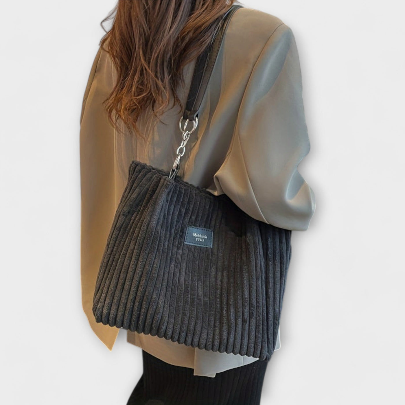 Lora. - Weiche Cord-Schultertasche