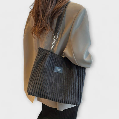 Lora. - Weiche Cord-Schultertasche