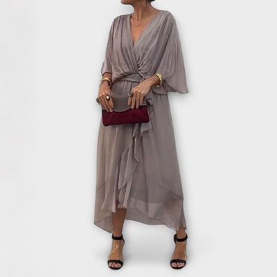 Amoura - Chiffonkleid mit V-Ausschnitt